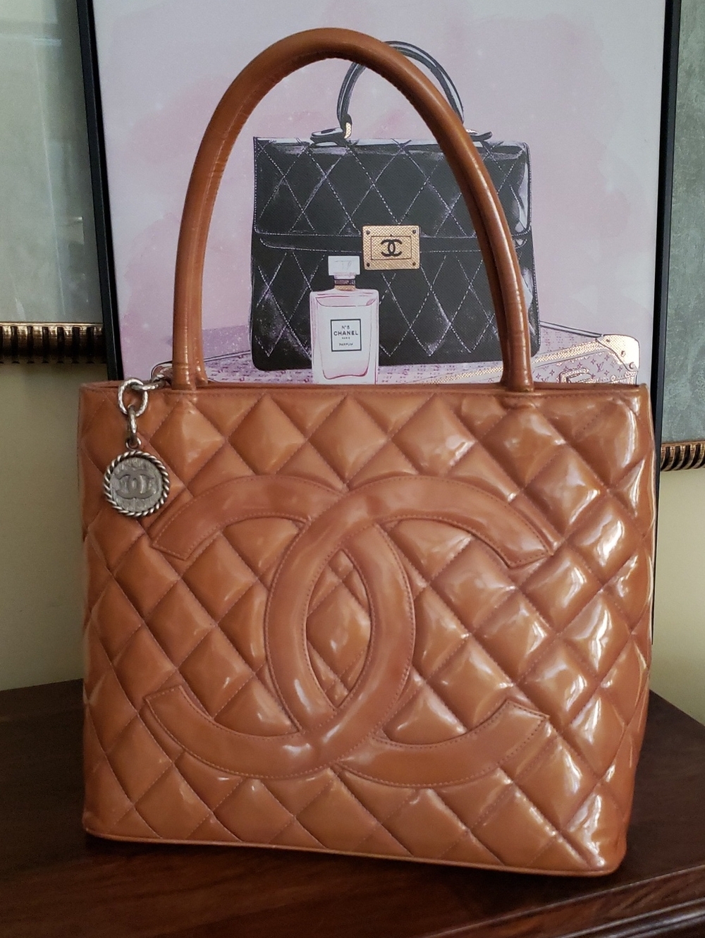 CHANEL Medallion Patent Leather tote bag (Good Condition) - Picture 5 of 16